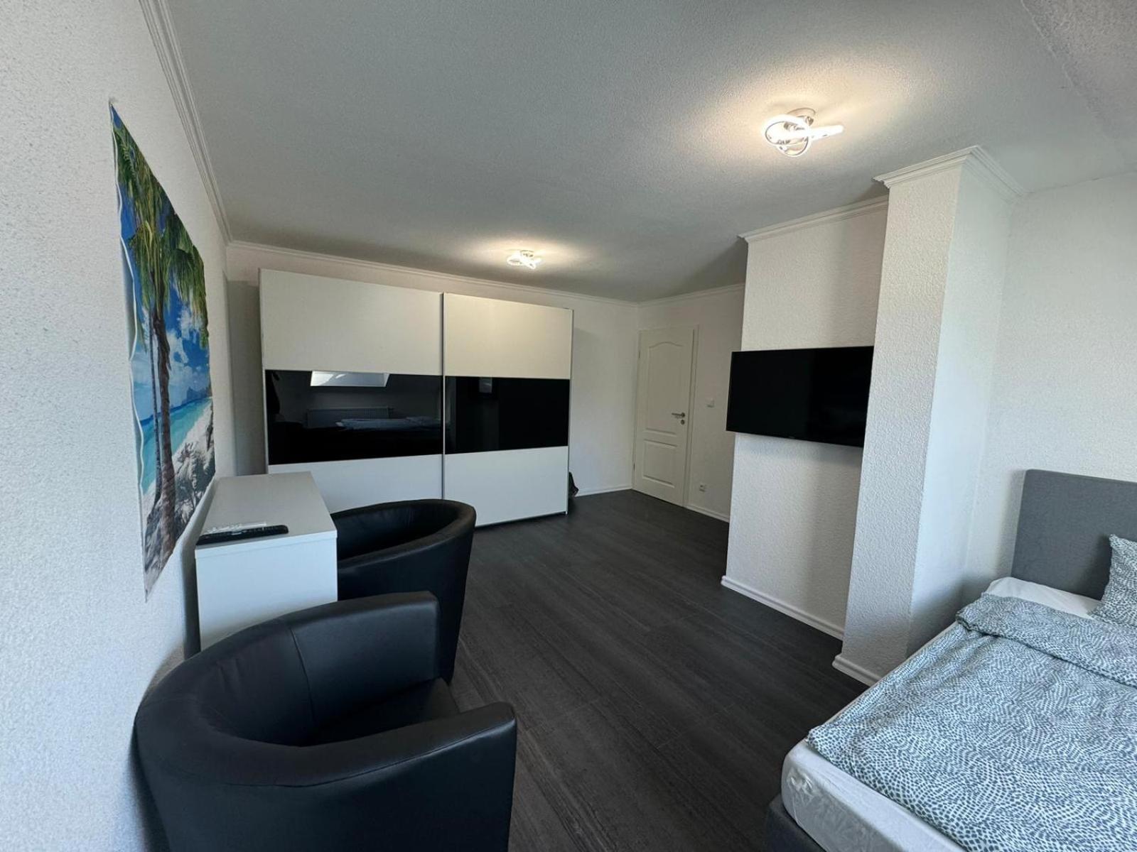 Urlaubszimmer 5 Airport Bonn Flughafen Privatunterkunft
