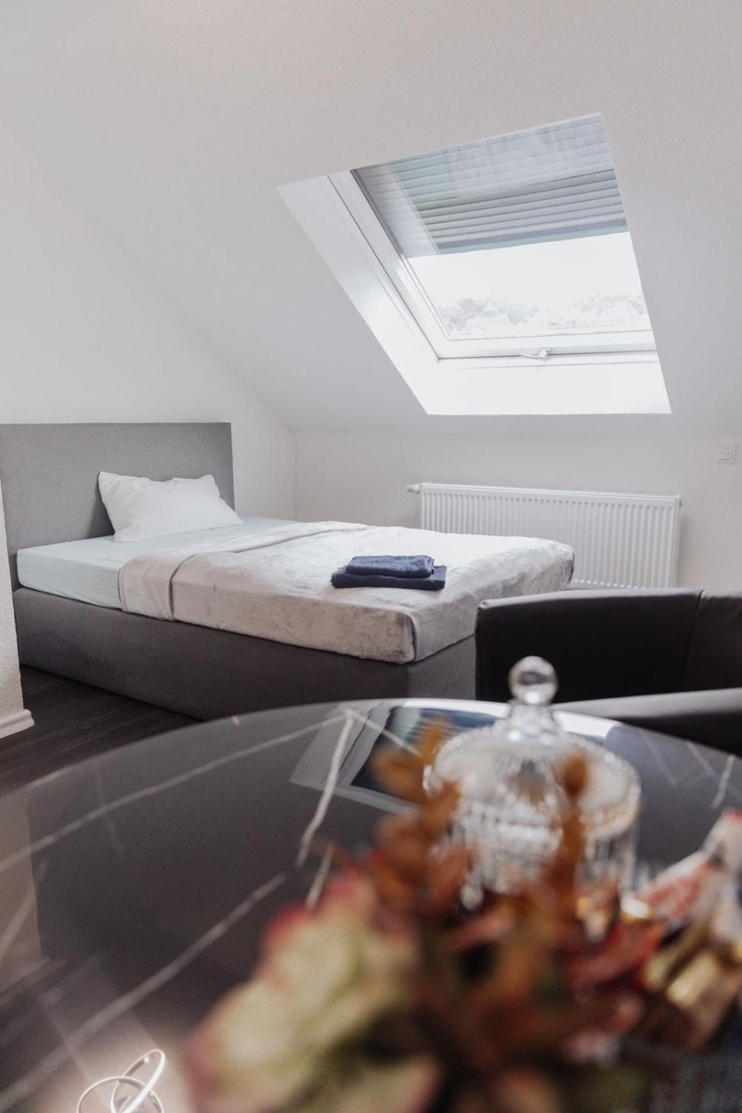 Privatunterkunft Urlaubszimmer 5 Airport Bonn Flughafen *
