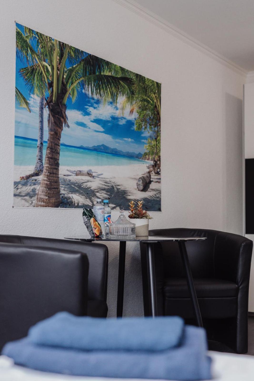 Urlaubszimmer 5 Airport Bonn Flughafen Privatunterkunft Köln